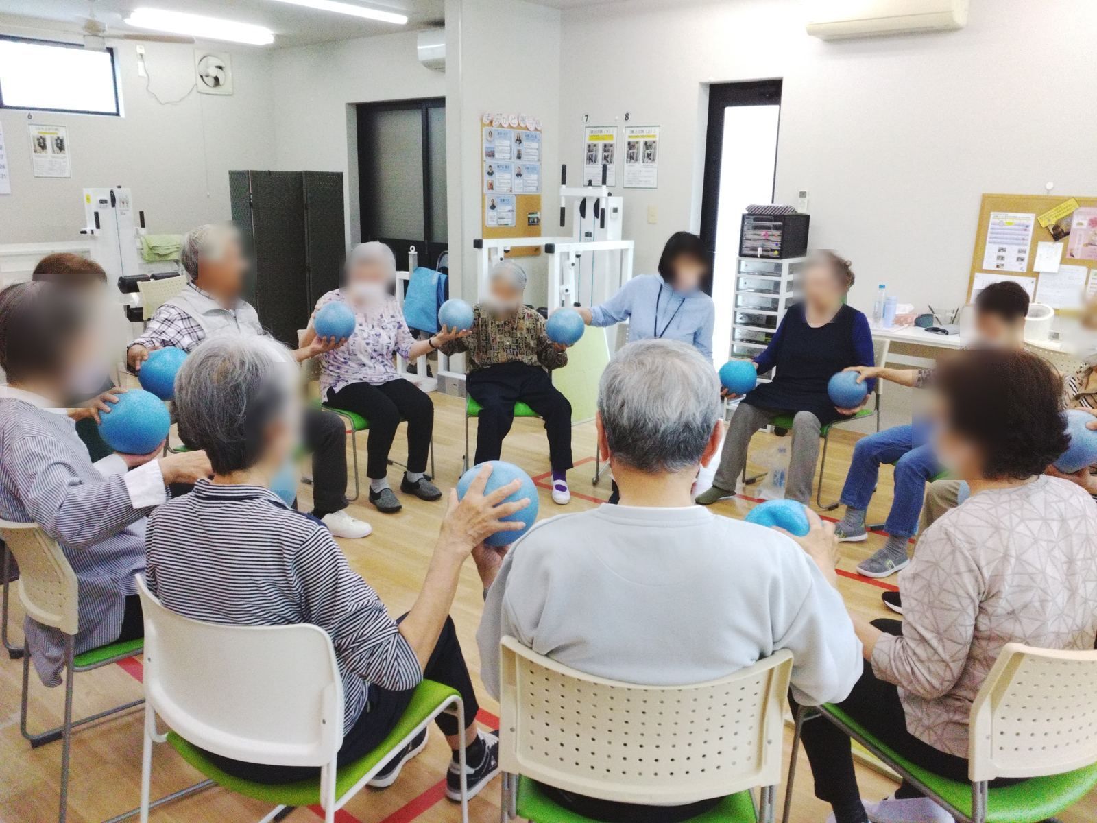 ボールを使ったブレインあっぷ体操教室の様子