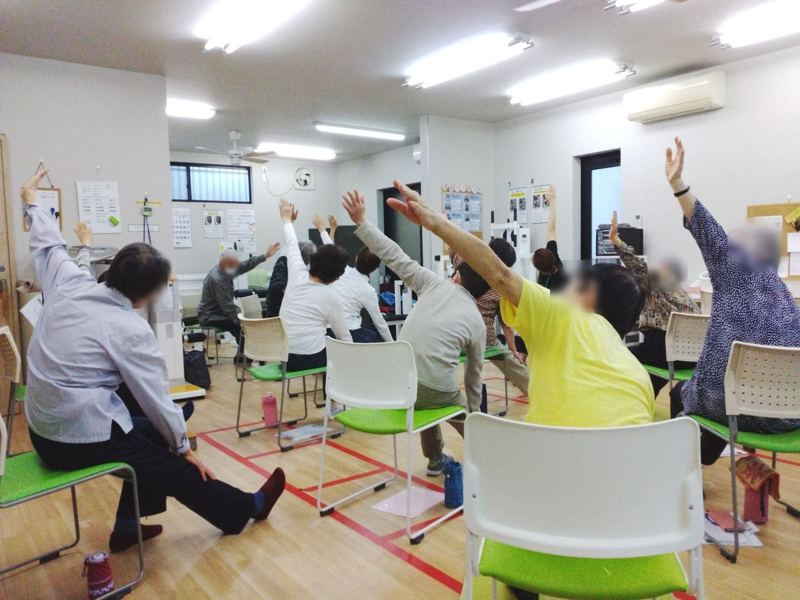 いすに座って行うやさしいヨガ体操