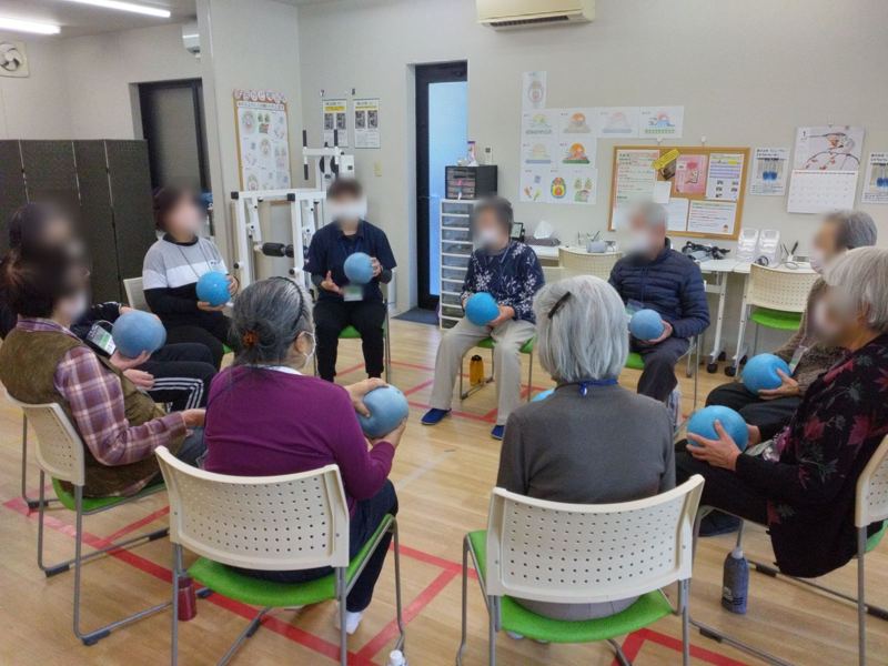 ボールを使ったグループでの運動指導